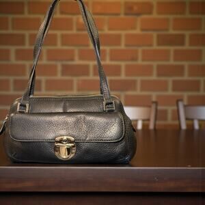 Black leather shoulder bag from Wilson Leather